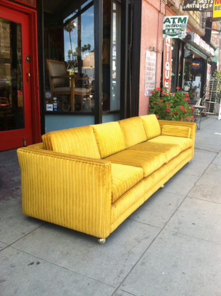 Gold velvet 2024 sofa vintage